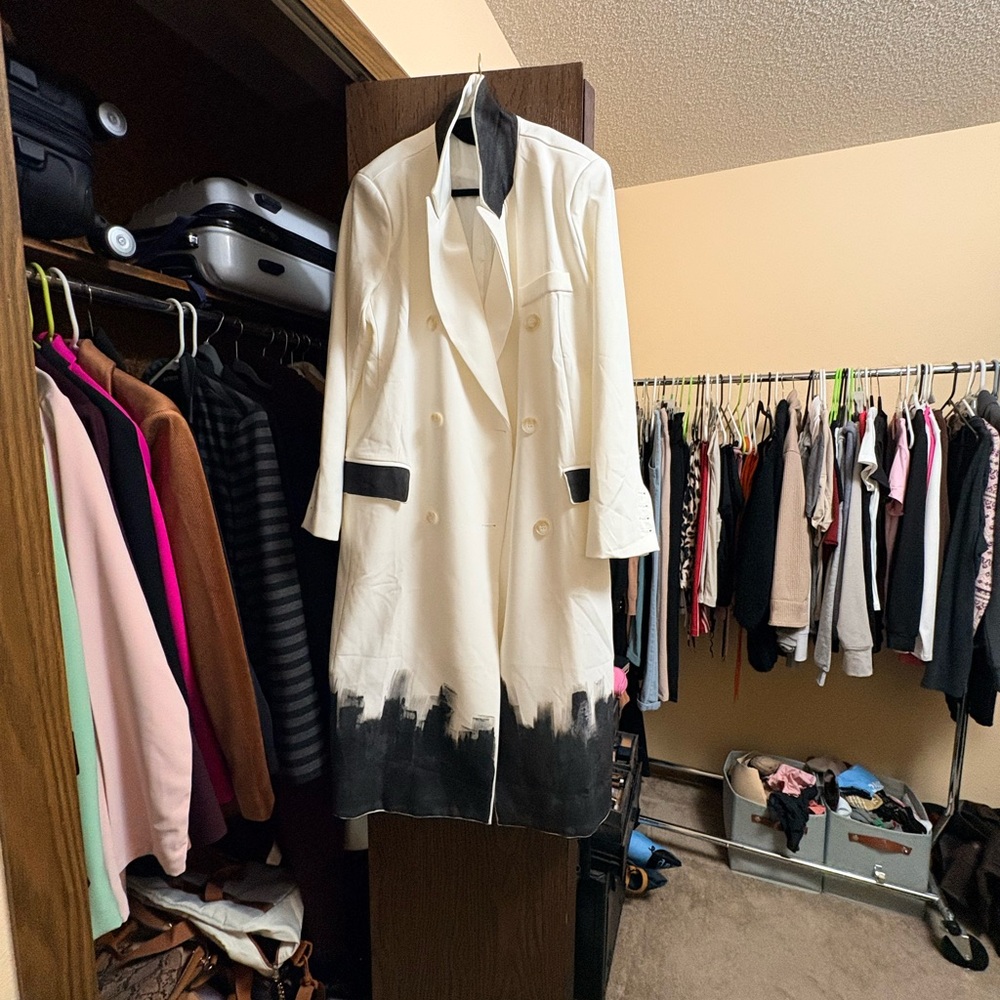 Elegant Two-Tone Women's Trench Coat - Picture 2 of 4